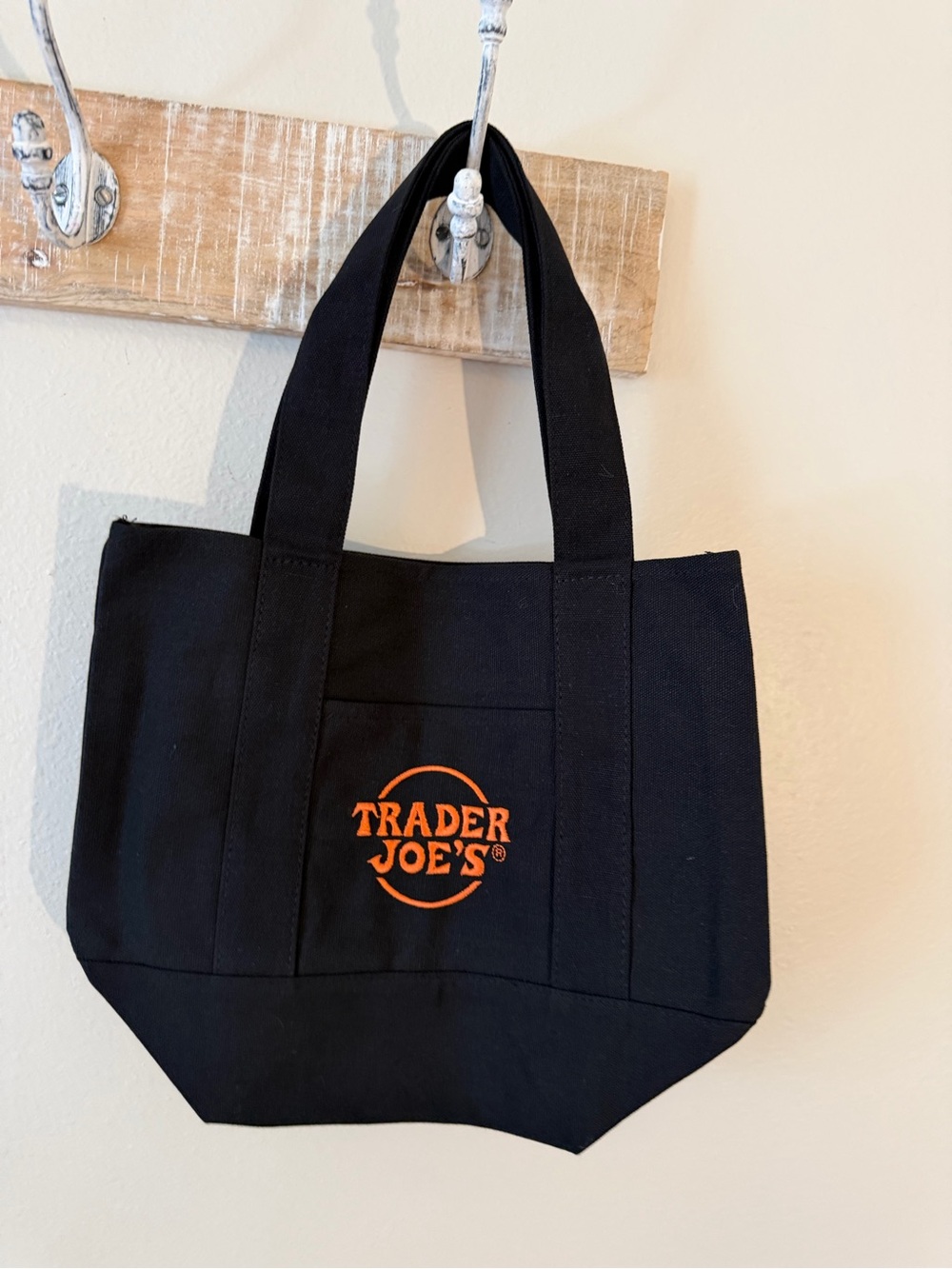 🎃🖤 NEW WITH TAG – Trader Joe’s Halloween Mini Tote! 🧡👻BLACK/ Orange - Picture 2 of 5